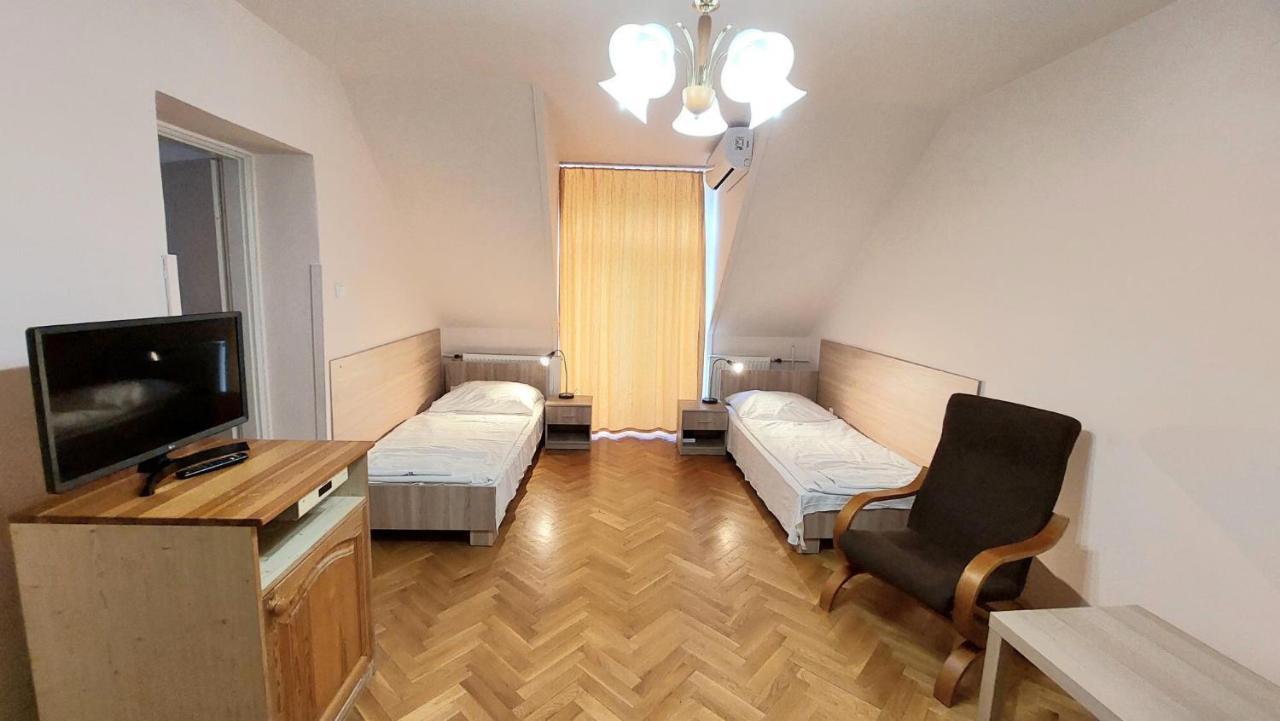 Thermal Apartmanhaz โคมารม ภายนอก รูปภาพ