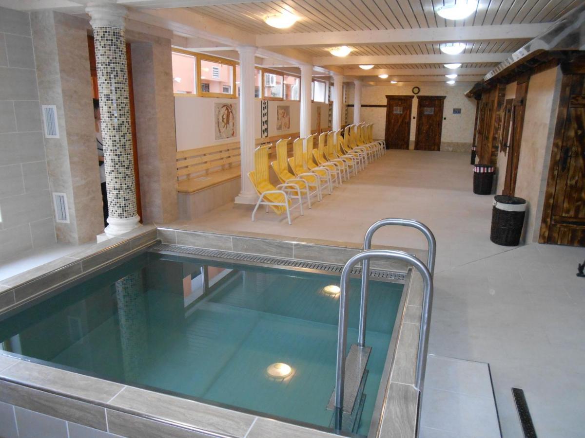 Thermal Apartmanhaz โคมารม ภายนอก รูปภาพ
