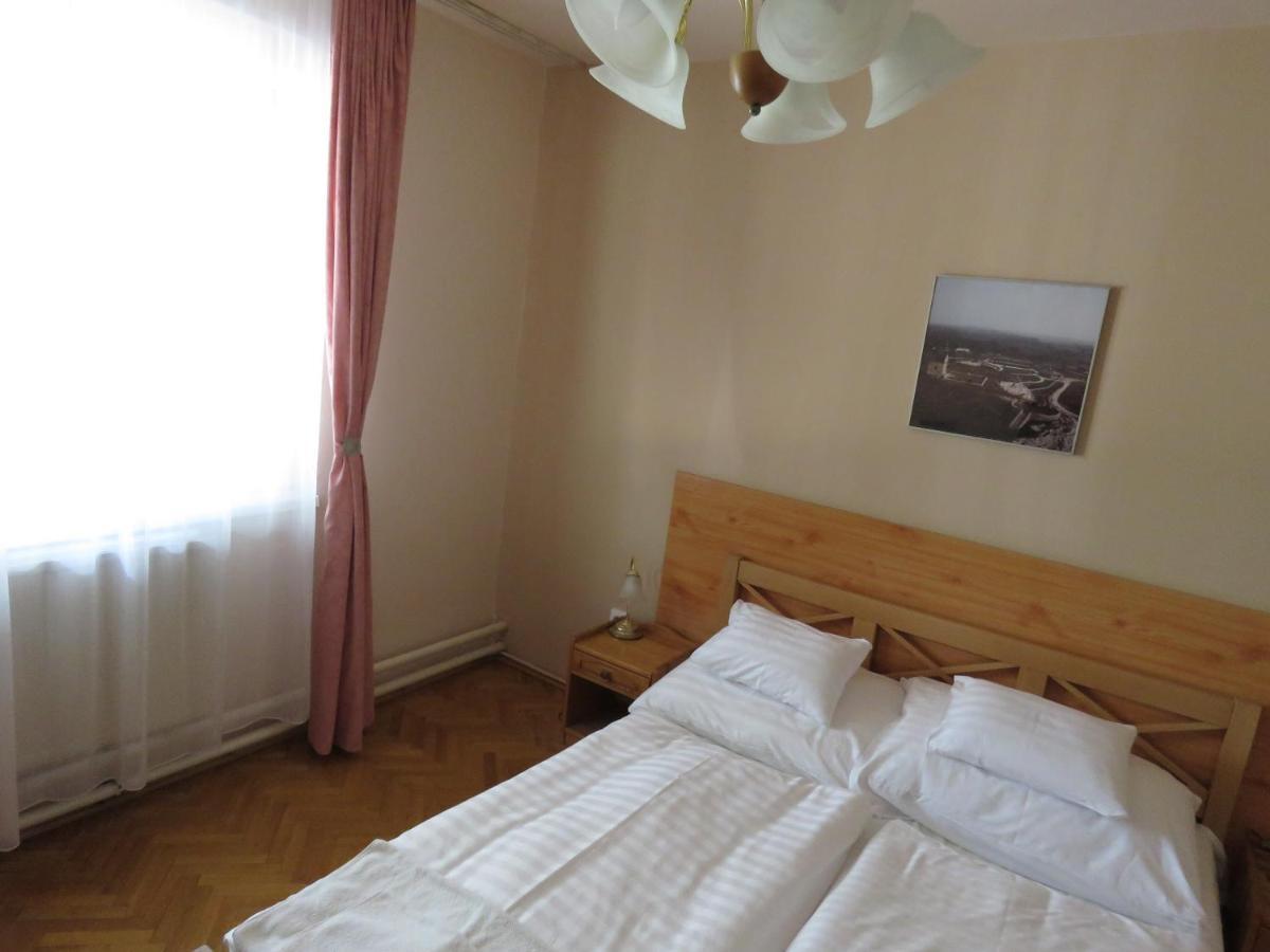 Thermal Apartmanhaz โคมารม ภายนอก รูปภาพ